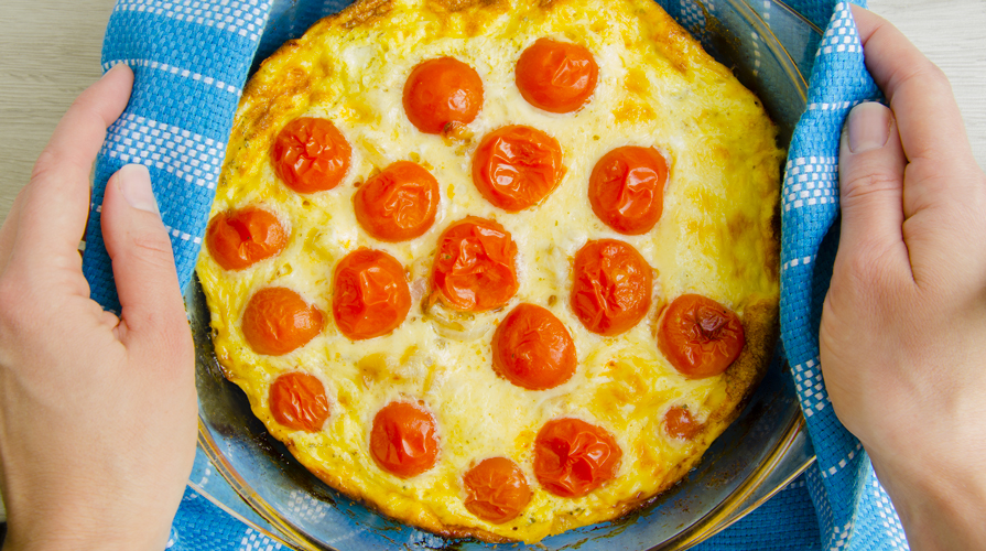 FRITTATA DI ALBUMI CON POMODORINI, BASILICO E CURCUMA